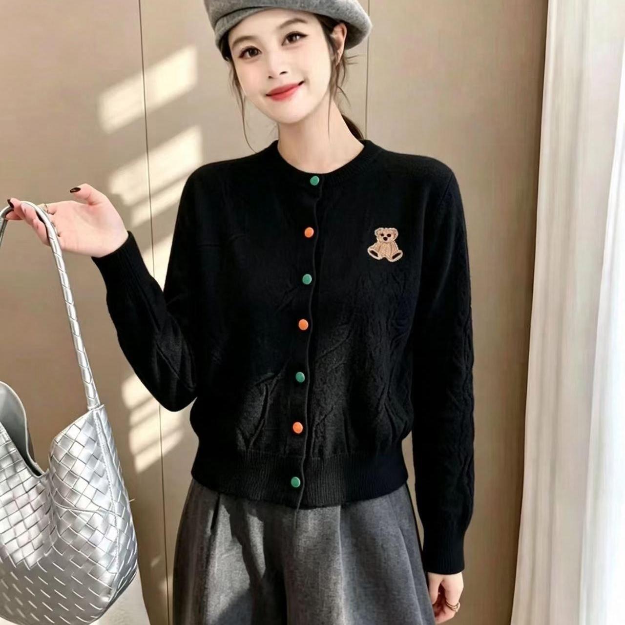 港风复古时尚圆领彩色纽扣小熊刺绣针织长袖开衫外套女夏季新款潮