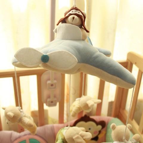 壮志凌云毛绒八音盒床铃婴儿音乐盒旋转床挂床头铃新生玩具