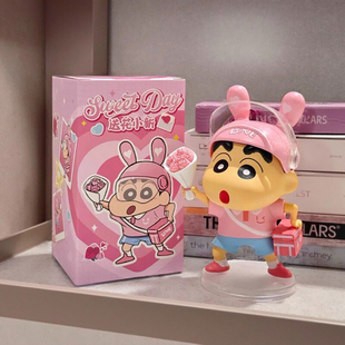 送花蜡笔小新盲盒车载桌面摆件装饰手办公仔女生玩偶创意生日礼物