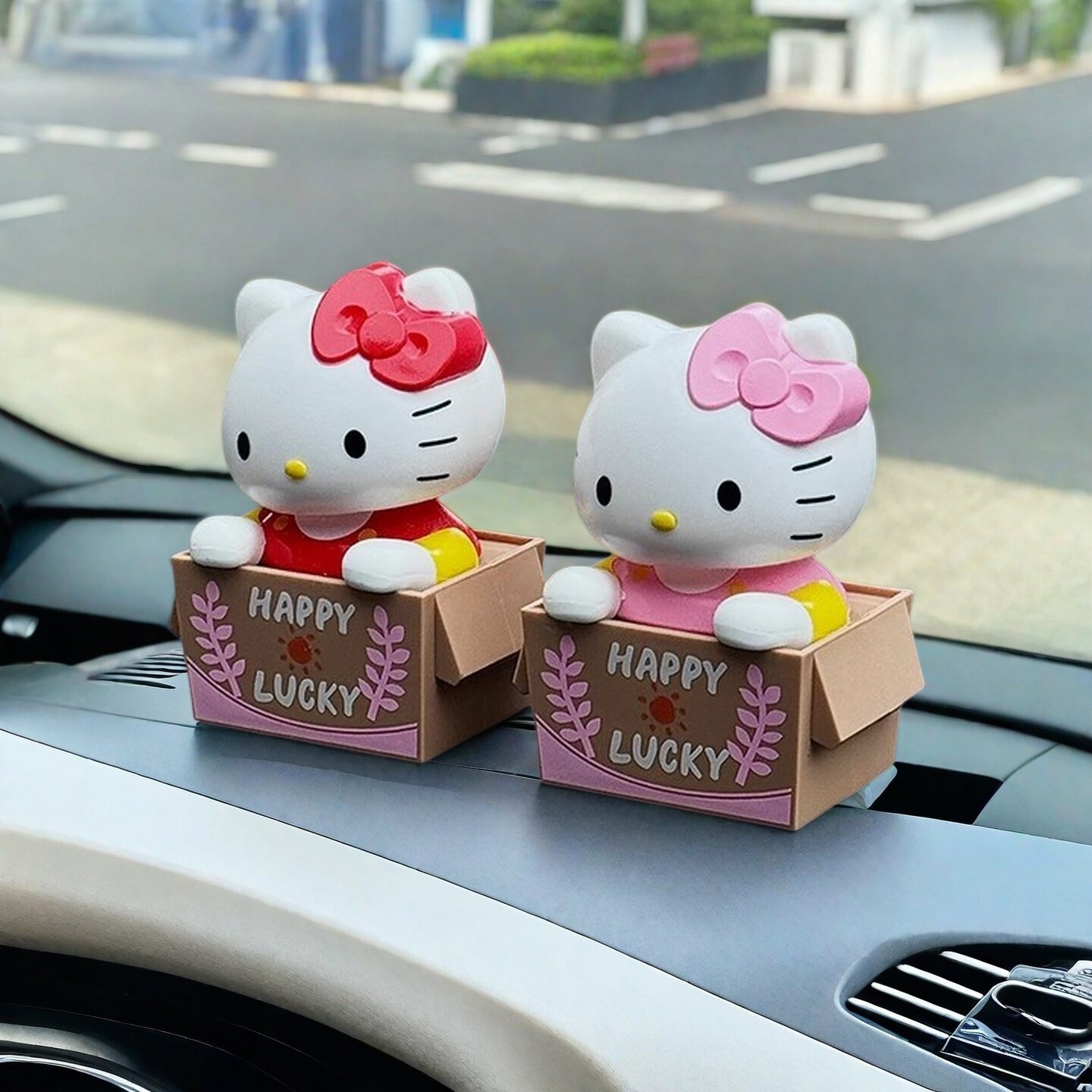 hellokitty猫汽车装饰摆件可爱摇头太阳能玩具仪表台女生车内装饰