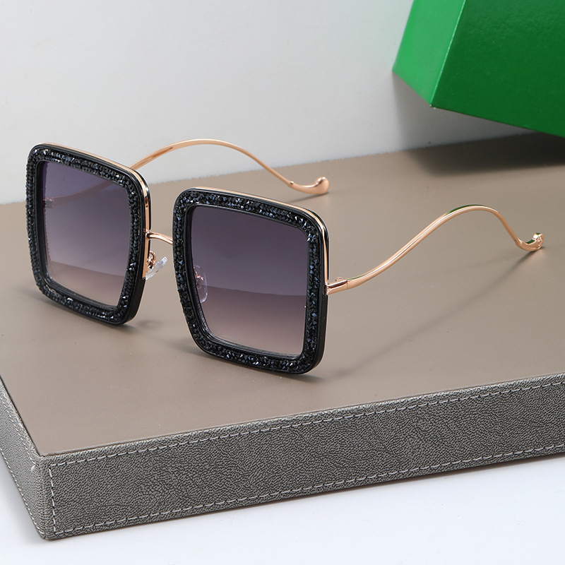 日本品质新款墨镜ins女走秀款欧美时尚彩色个性镶钻大框太阳镜 su
