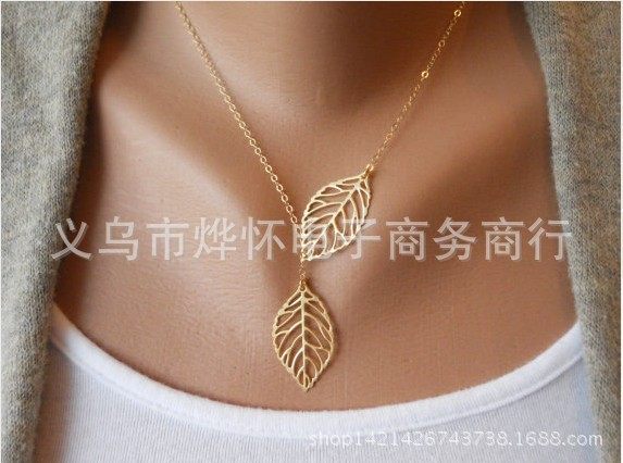 Simple metal leaf double leaf versatile short necklace clavi
