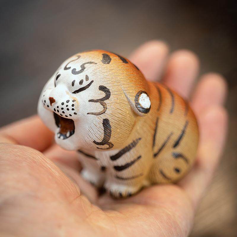 宜兴紫砂茶宠老虎摆件生肖拉毛泥绘小萌虎茶玩茶具桌配件可养