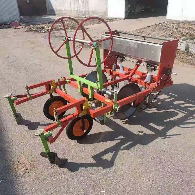 新款起垄施肥机玉米播种喷药覆膜机施肥喷药铺设滴灌带一体机