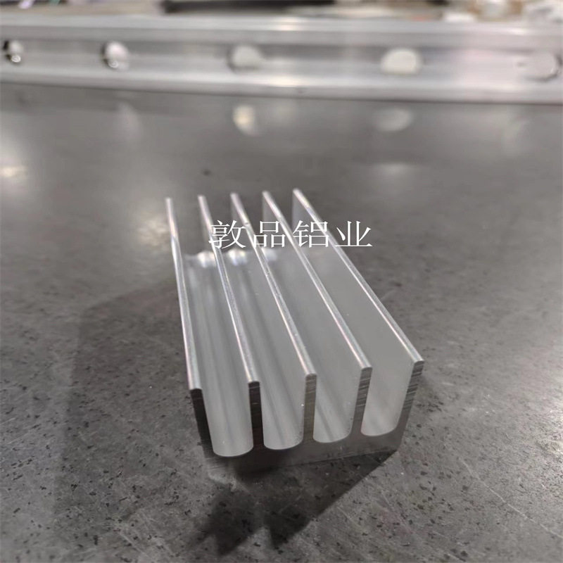 专业CNC精密加工新能源储能电源铝外壳 工业铝型材散热片CNC加工