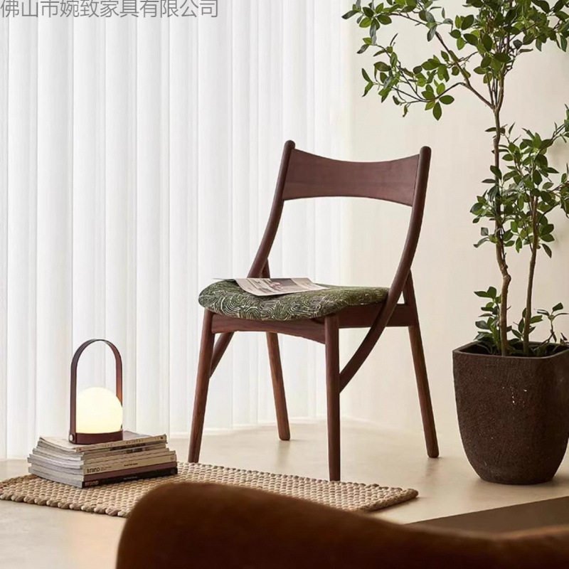 轻奢中古复古椅子家用实木餐厅餐椅北欧靠背椅简约设计师猫耳椅子