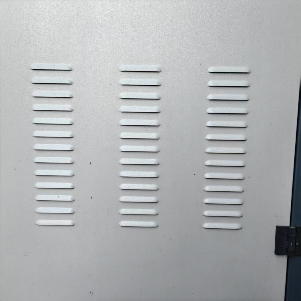 百叶窗通风板冲孔模具