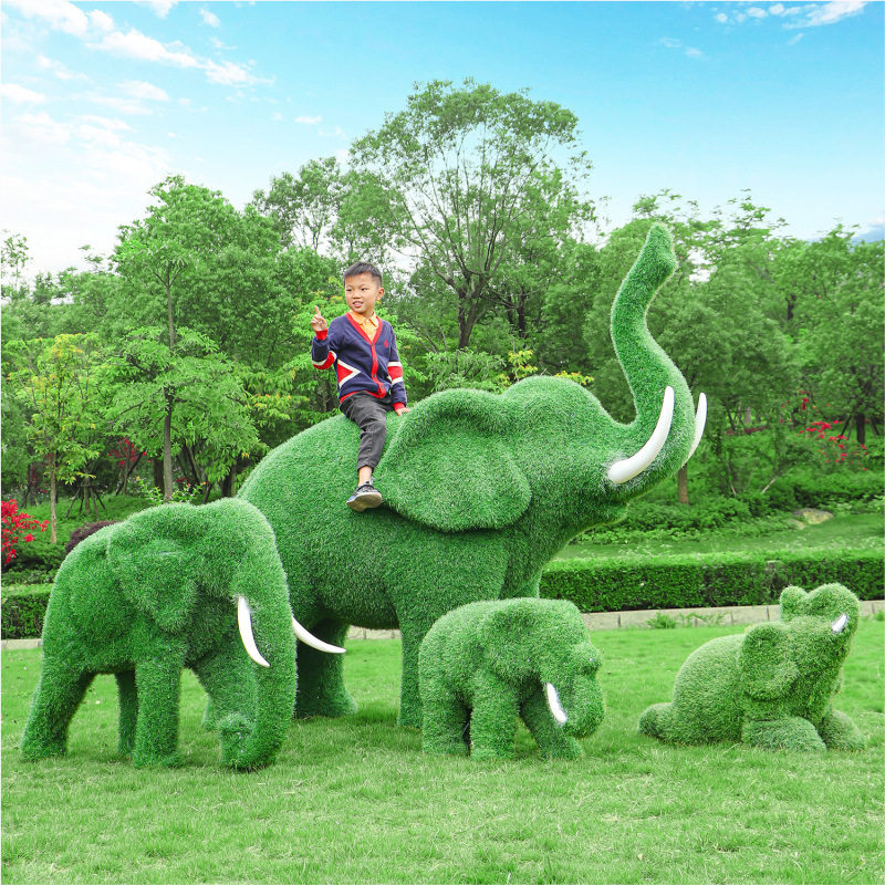 户外仿真绿植大象长颈鹿雕塑草皮熊猫动物摆件花园草坪幼儿园装饰