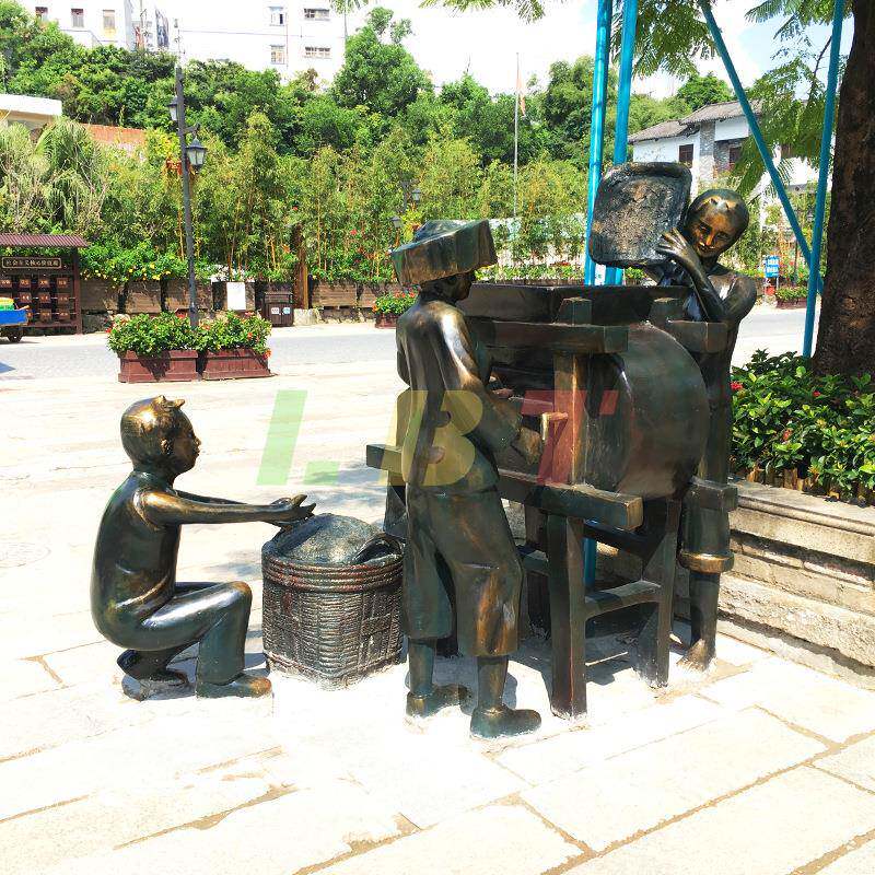 力必特玻璃钢仿铜雕塑人物公园商业广场步行街城市景观造型设计