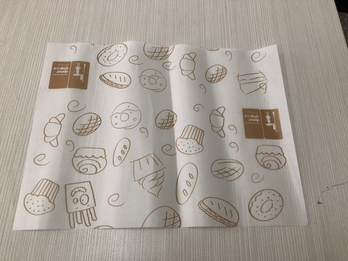 一次性餐桌纸托盘垫纸防滑纸餐盘垫工厂直销一次性食品级纸质餐垫图片