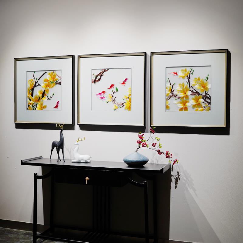 新中式装饰画 画苏绣成品挂画 画玉兰九鱼图苏州刺绣客厅沙发背景图片