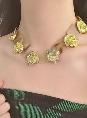 【羊悠悠】法式复古黑金花朵长款项链女小众时尚高级感百搭毛衣链