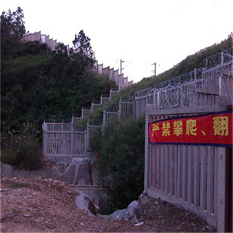 刀片刺丝网|刺丝滚笼网|高铁刺丝滚笼网
