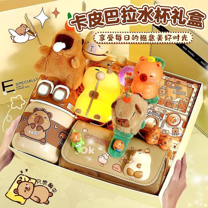 卡皮巴拉女孩六一儿童节的礼物笔袋挂件玩具实用套装礼物伴手礼