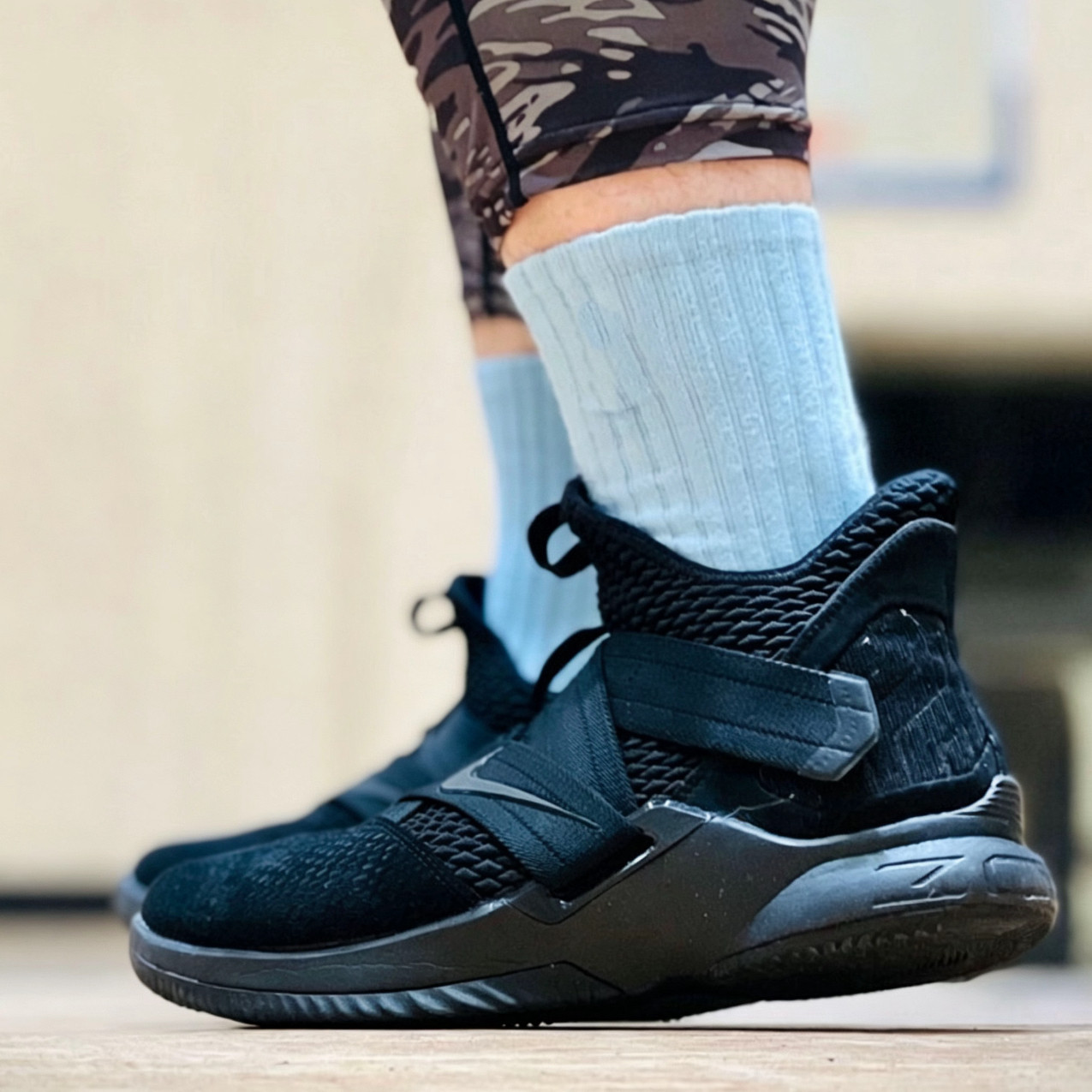 耐克 Nike Lebron Soldier 12 士兵12龙鳞纯黑篮球鞋AO4055-003