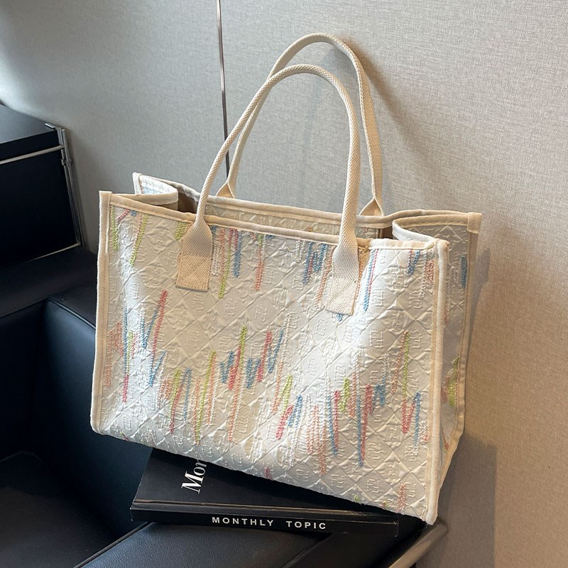 刺绣大容量通勤包女2025新款休闲手提购物袋单肩妈咪包百搭托特包