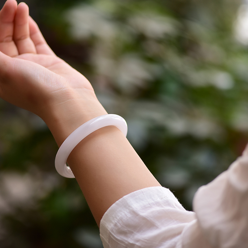 天然新疆羊脂玉金丝玉手镯女和田昆仑白玉细圆条贵妃叮当玉石镯子