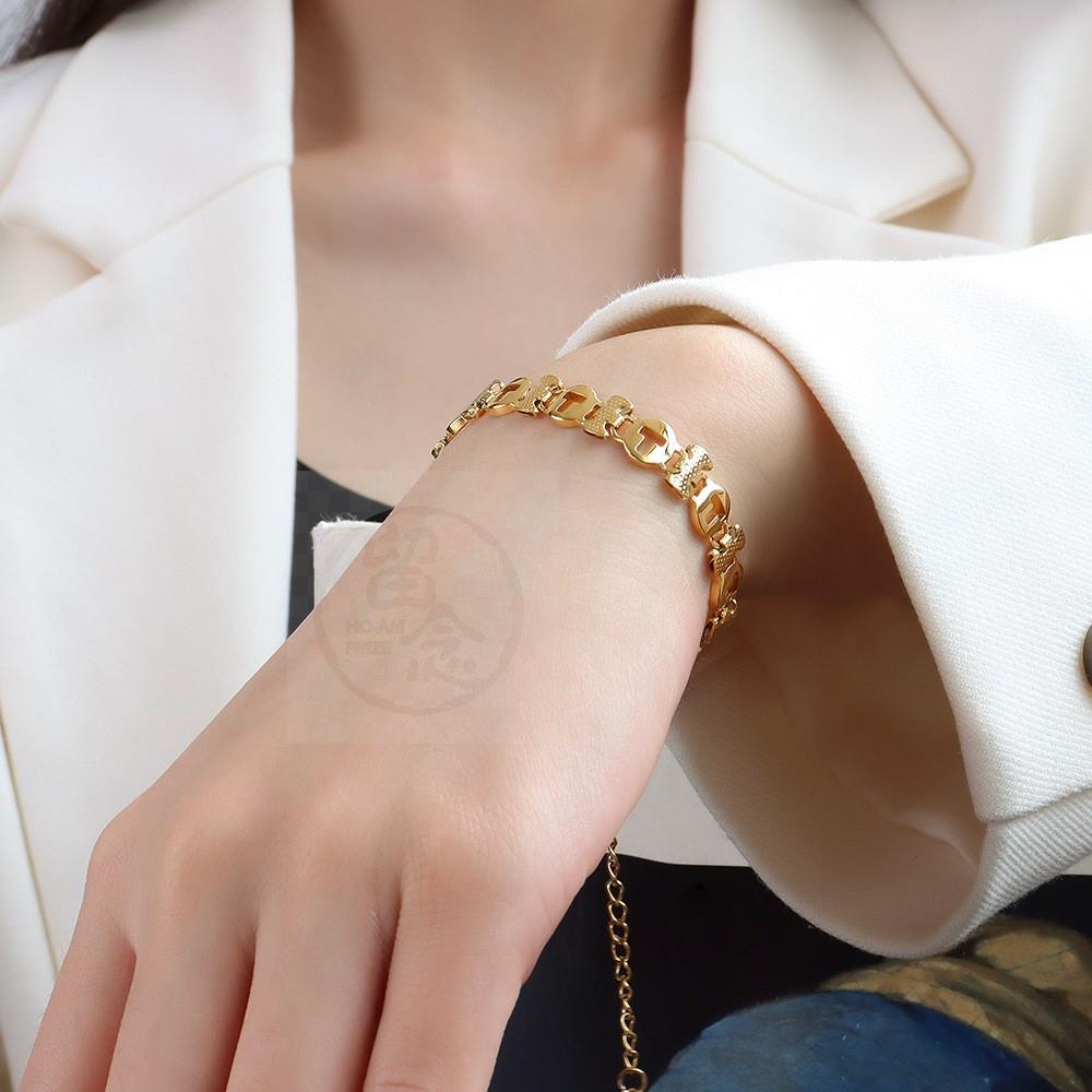 。Simple ins niche design exquisite fashion temperament hip