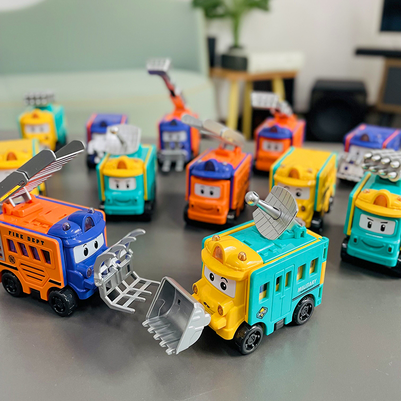 男孩子变形玩具车儿童益智玩具