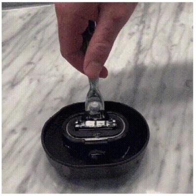 适配跨境新款 便携式剃须刀清洗神器 Razor Rinser 工厂直销