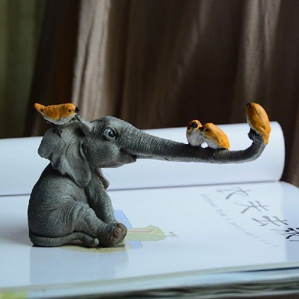 Cute Resin Elephant Animal Statue Decorative Ornament Stage