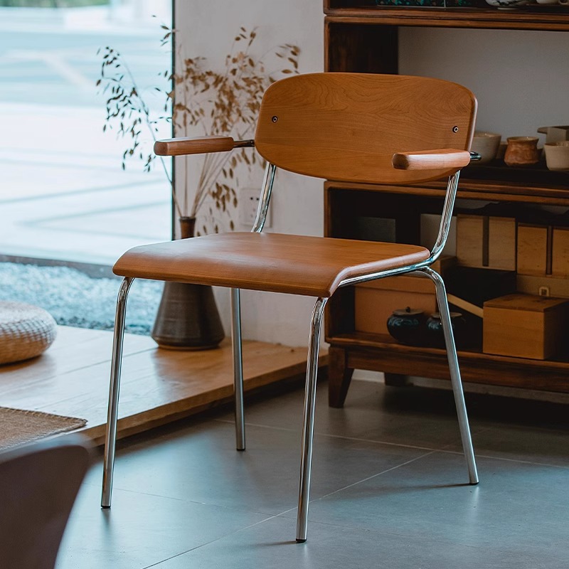 樱桃木挂耳餐椅家用简约能挂桌子的靠背椅网红实木扶手小户型椅子