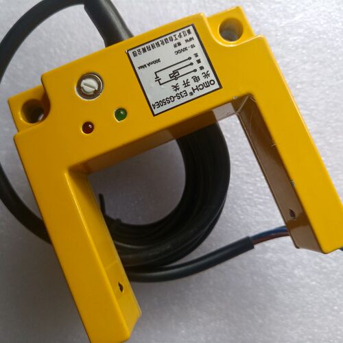 浙江沪工槽型对射光电开关E3S-GS50E4直流DC10-30VDC三线npn常开