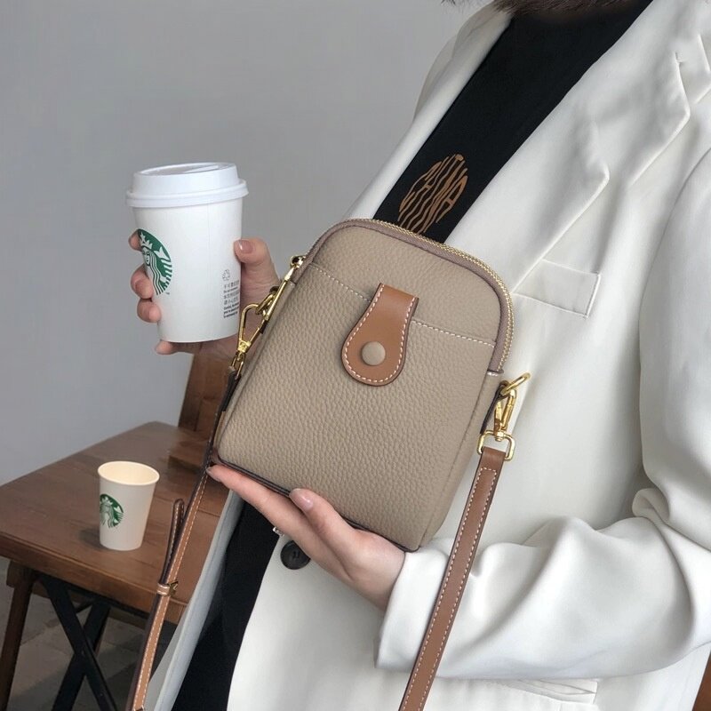 手机包女斜挎包迷你装手机的小包包2026新款真皮超火百搭轻便包包