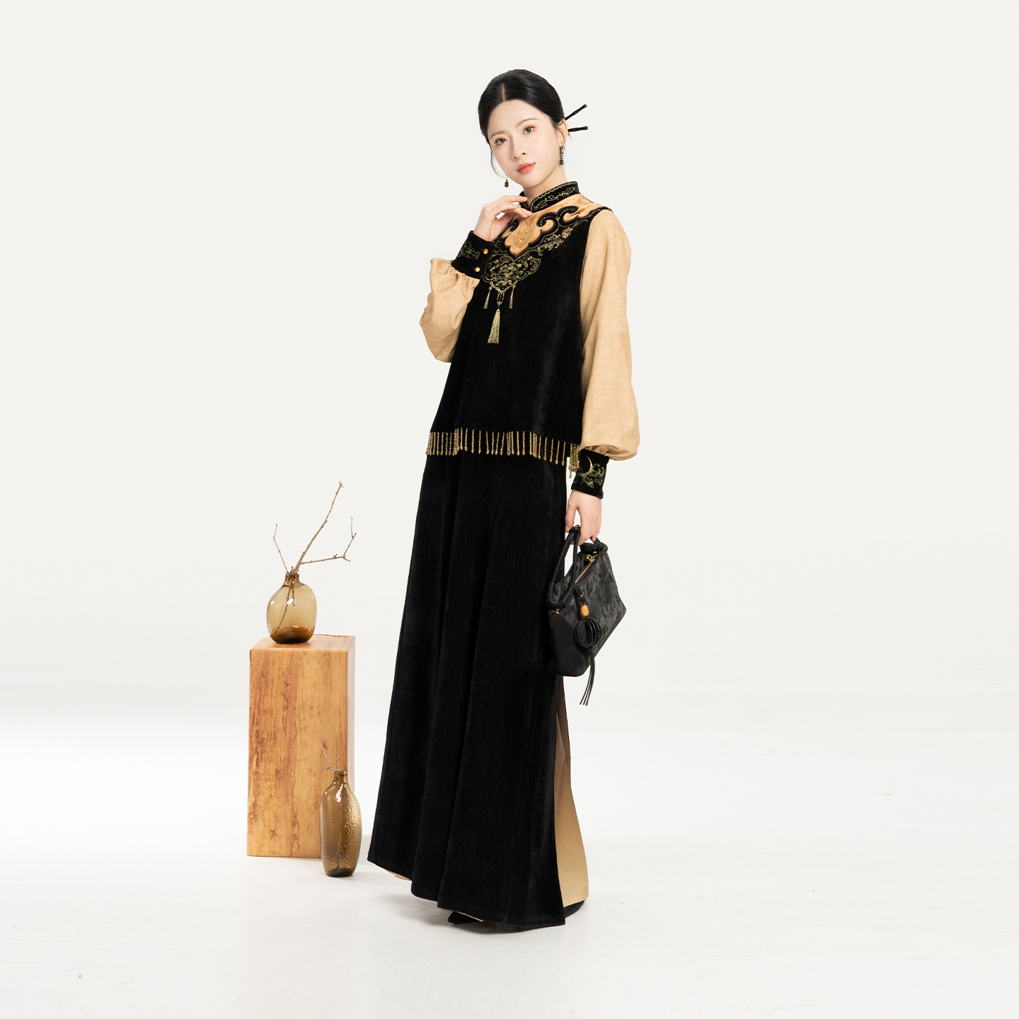 织造司×广东省博物馆联名走秀款【如意玄金】马甲衬衫改良三裥裙