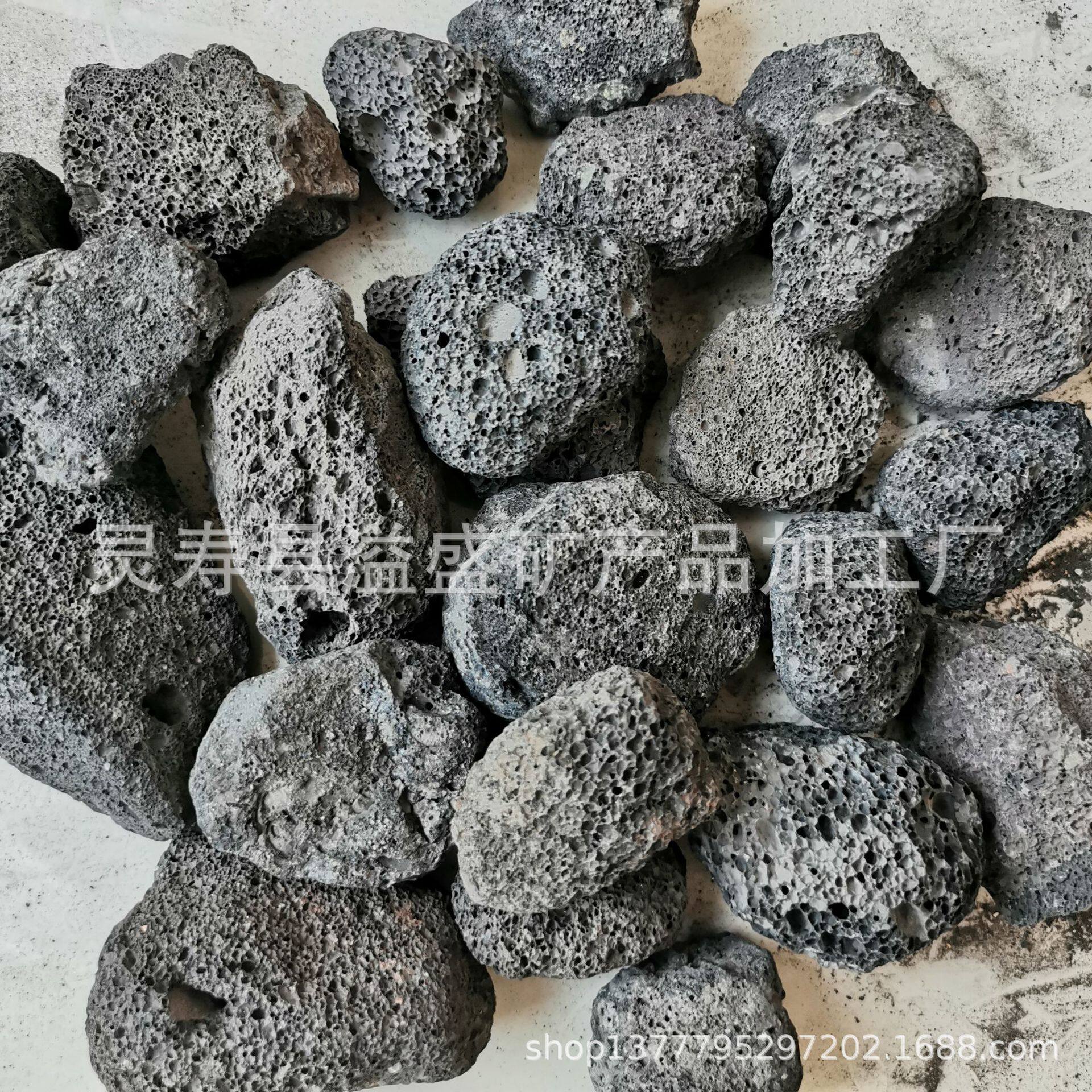 厂家优惠供应黑色火山石  浮石 火山岩