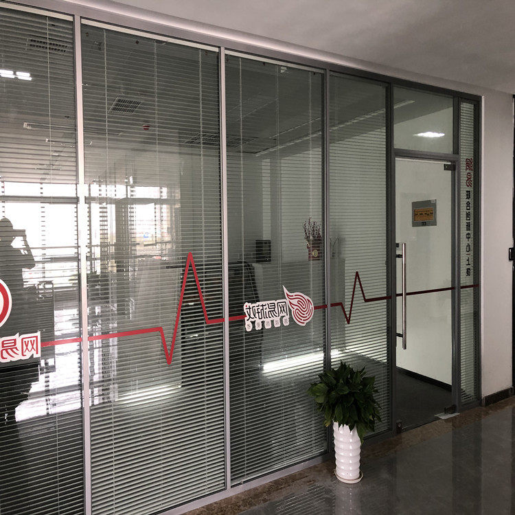 东莞钢化玻璃隔断墙办公室防火隔音玻璃隔断实验室防火玻璃隔断