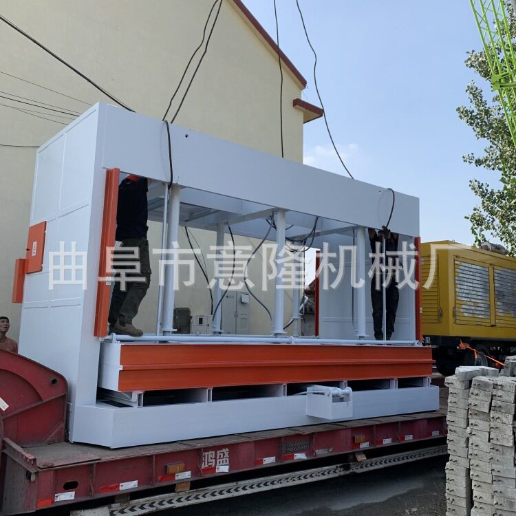 2.6/4.5冷仓车体板液压冷压机