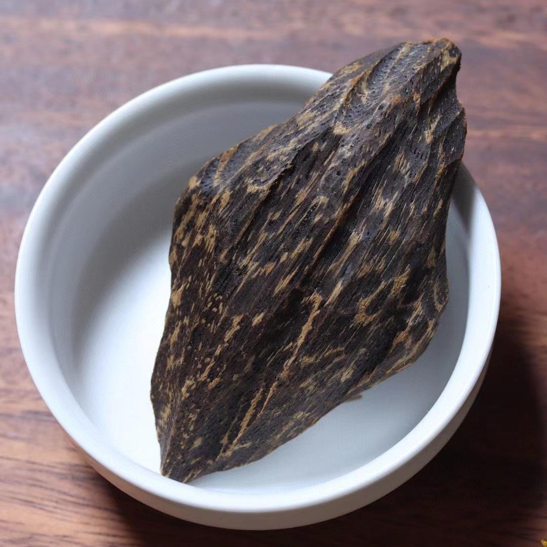 越南芽庄沉香瘤疤高油吊坠野生老料药香沉香手把件带香味文玩把件