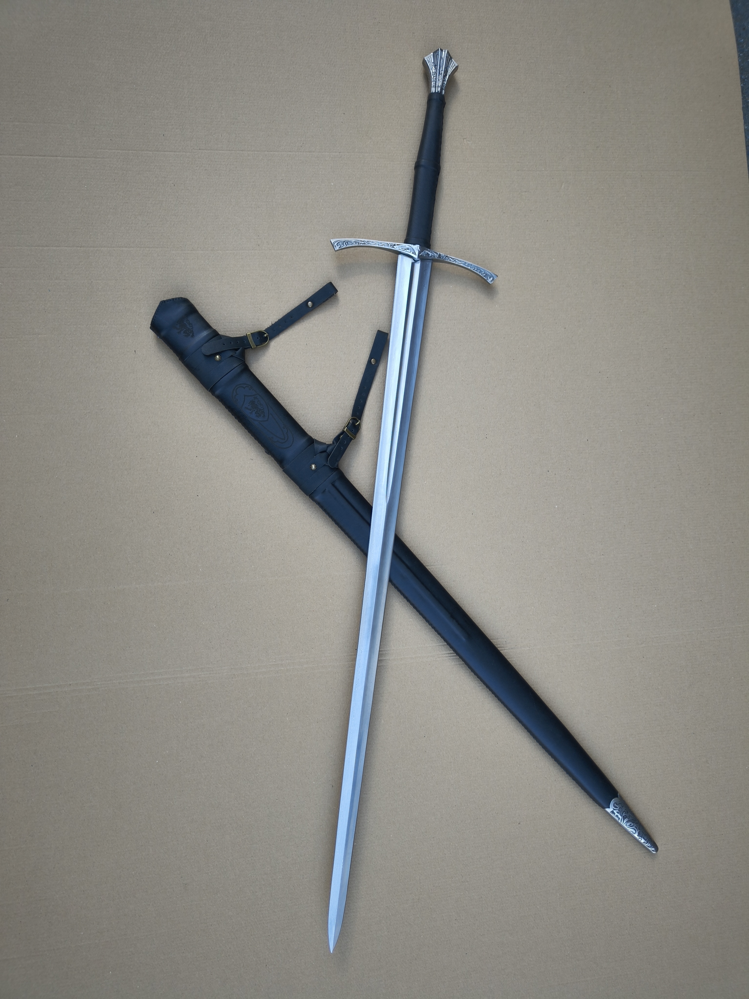 花纹钢剑条版夜诗雕花长剑欧洲剑西洋剑中世纪，未开刃