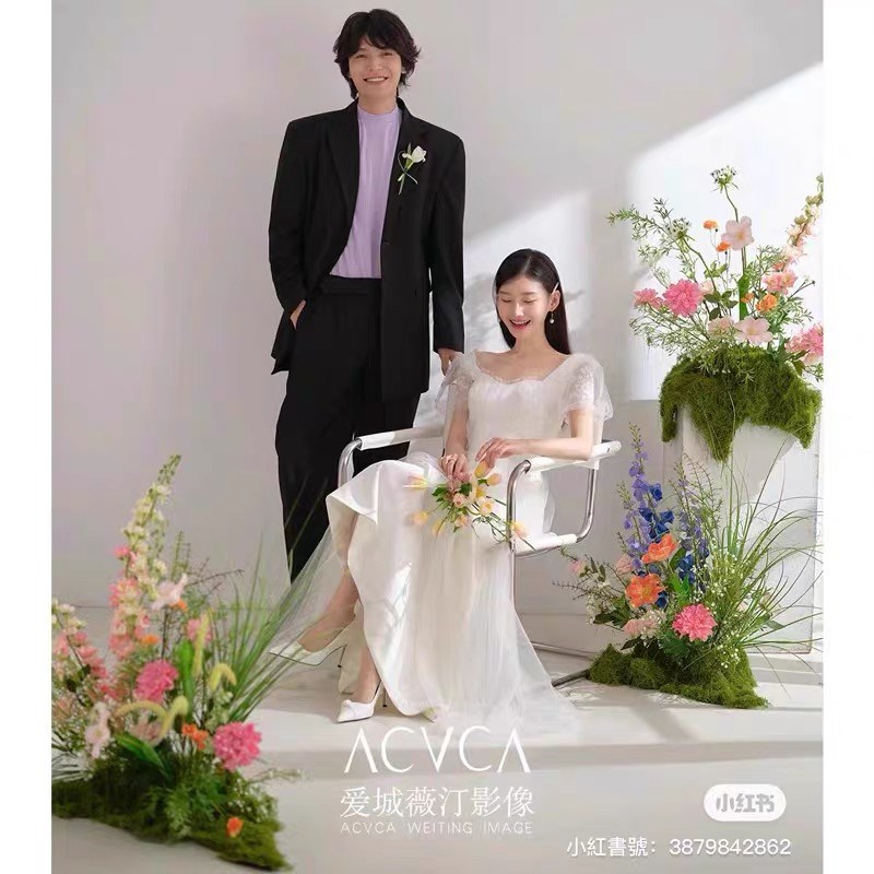 速发2025色式婚纱青背景装饰白韩花绿植照苔草坪插花婚纱摄影道具