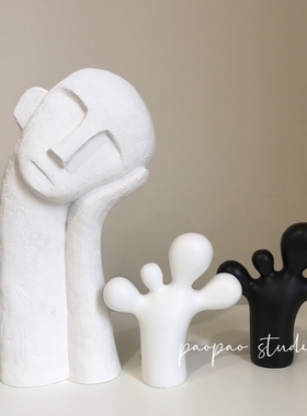 沉思男孩脚丫北欧现代样板房酒店桌面摆件客厅装饰品白色人物轻奢