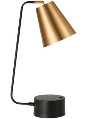 亚朵维也纳酒床客房装饰61858阅头读简店台约灯