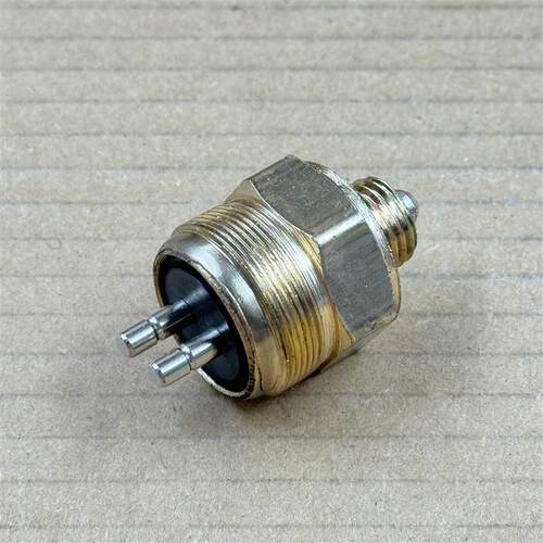适配重汽豪沃T5GA7倒车灯开关T7H汕德卡变速箱高低倒档空挡开关