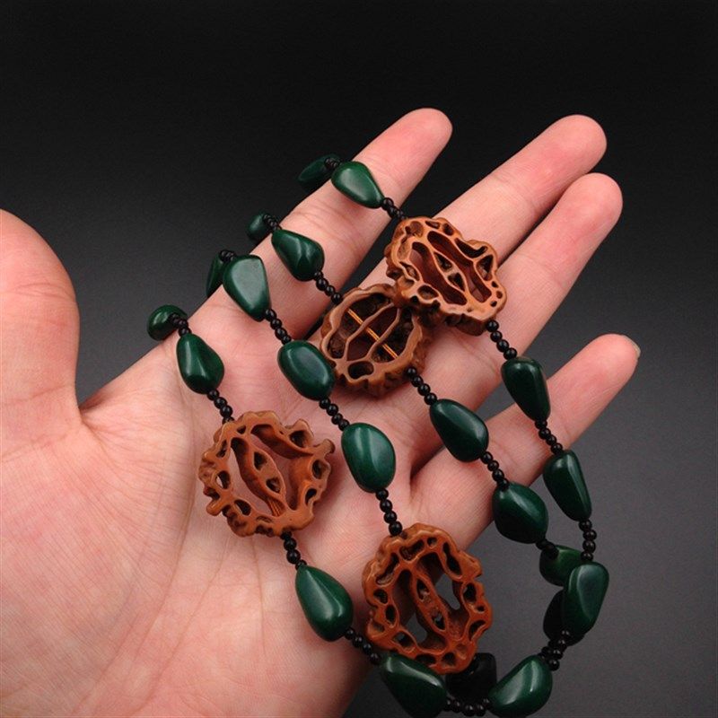 VINTAG日本复古镂空核桃雕刻墨绿色松子串珠长项链毛衣链首饰配饰