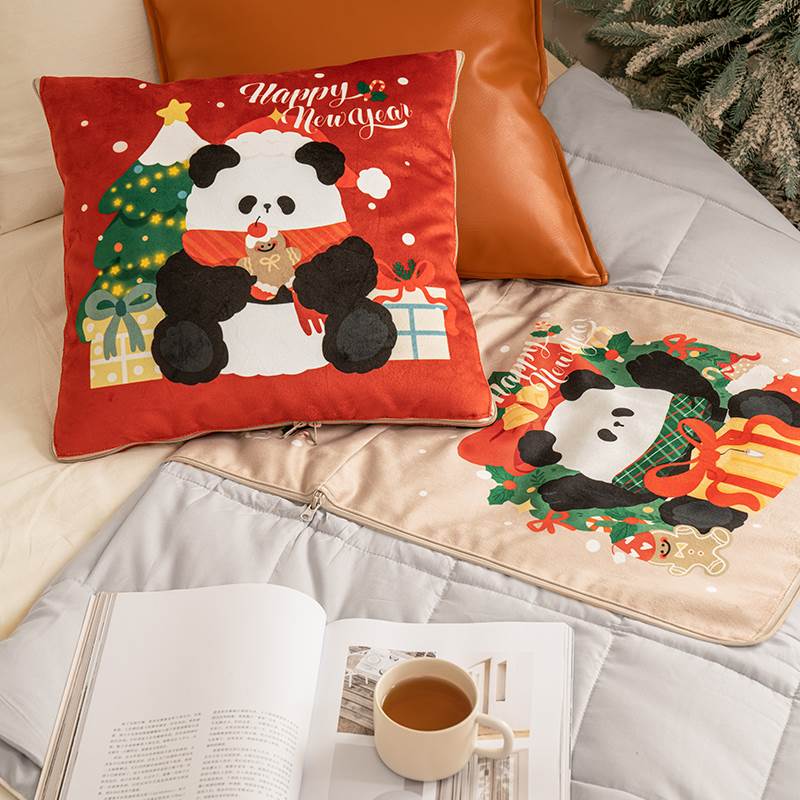 圣诞熊猫抱枕被子两用午睡毯子二合一办公室汽车车载沙发新年喜庆