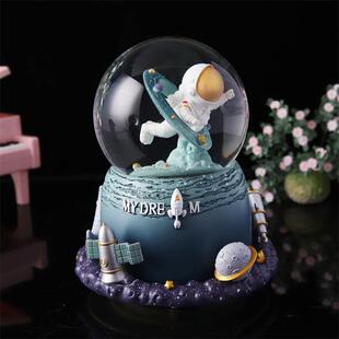 异时空宇航员水晶球发光音乐盒女孩摆件飘雪旋转音乐儿童学生礼品