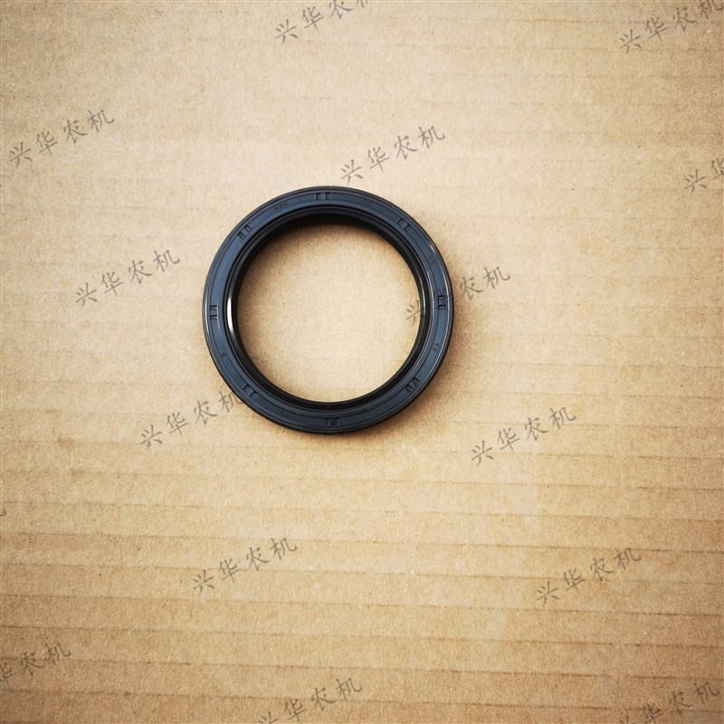 乐星LS704-1004/P系列拖拉机配件40031635前桥锥齿二轴油封尘封