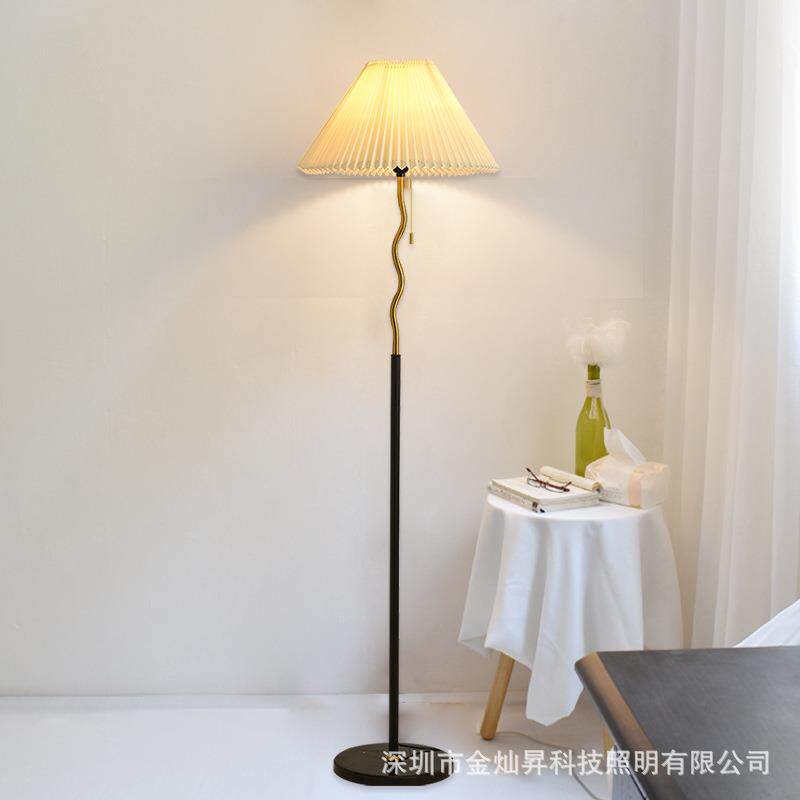 北欧简约落地灯现代客厅书房卧室床头灯立式美式黑色复古百褶罩灯