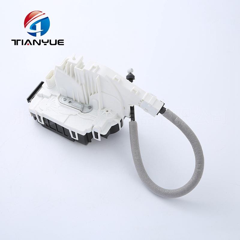 2047201835侧门锁右前汽车门锁配件汽车门锁中控闭锁器供应