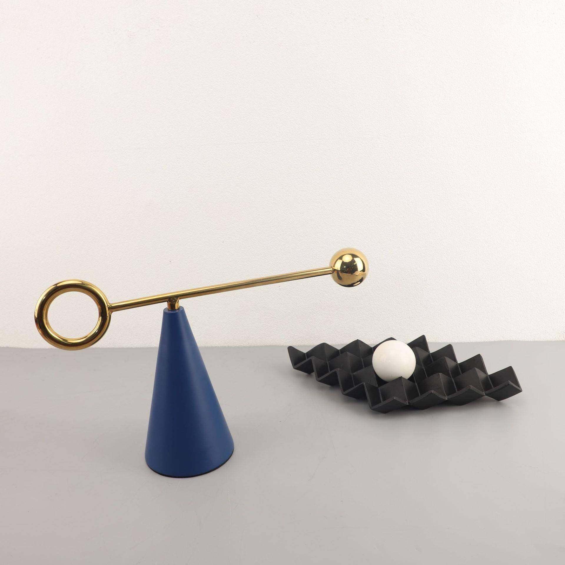 现代简约欧式几何静态平衡摆件橙色底座样板房售楼处软装饰品摆设