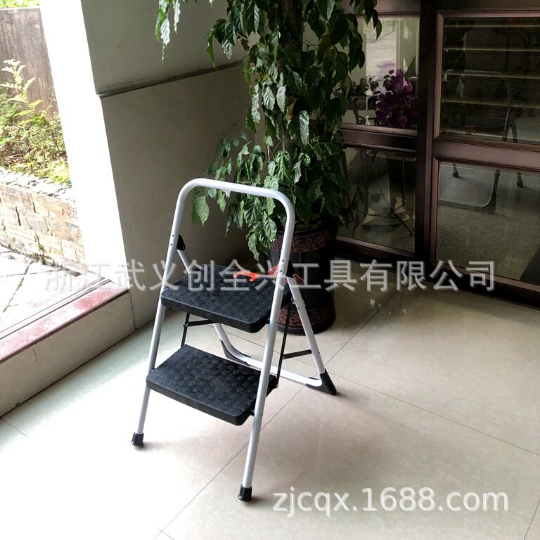 厂家批发圆管铁梯人字梯 简易登高梯子便携式折叠梯 塑料踏板家用