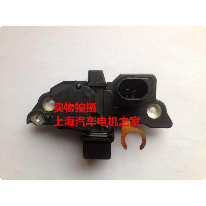 适用于奔驰C180 C200 C230 C240 C320 C350 发电机调节器碳刷