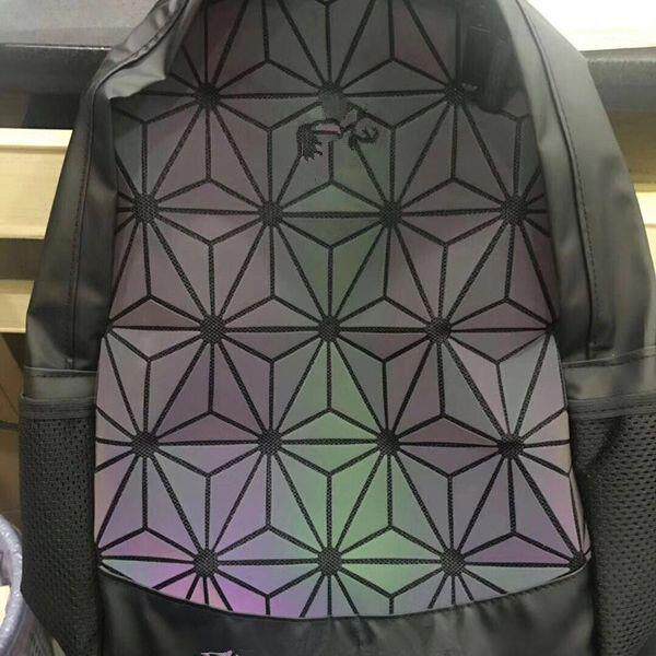 现货夜光革七彩反光变色镭射皮革面料手袋鞋材服装特殊面料