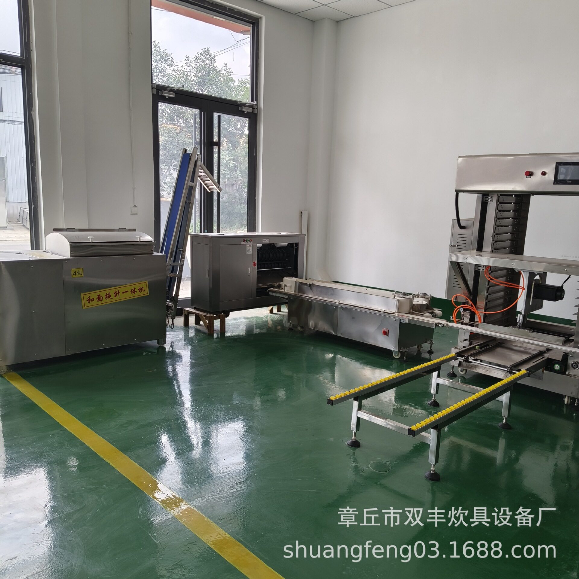 陕西省大型馒头流水线 摆盘机厂家 方馒头摆盘机 圆馒头流水线