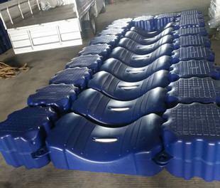 供应摩托艇泊位专用水上浮筒   海上网红水上表演塑料漂浮平台